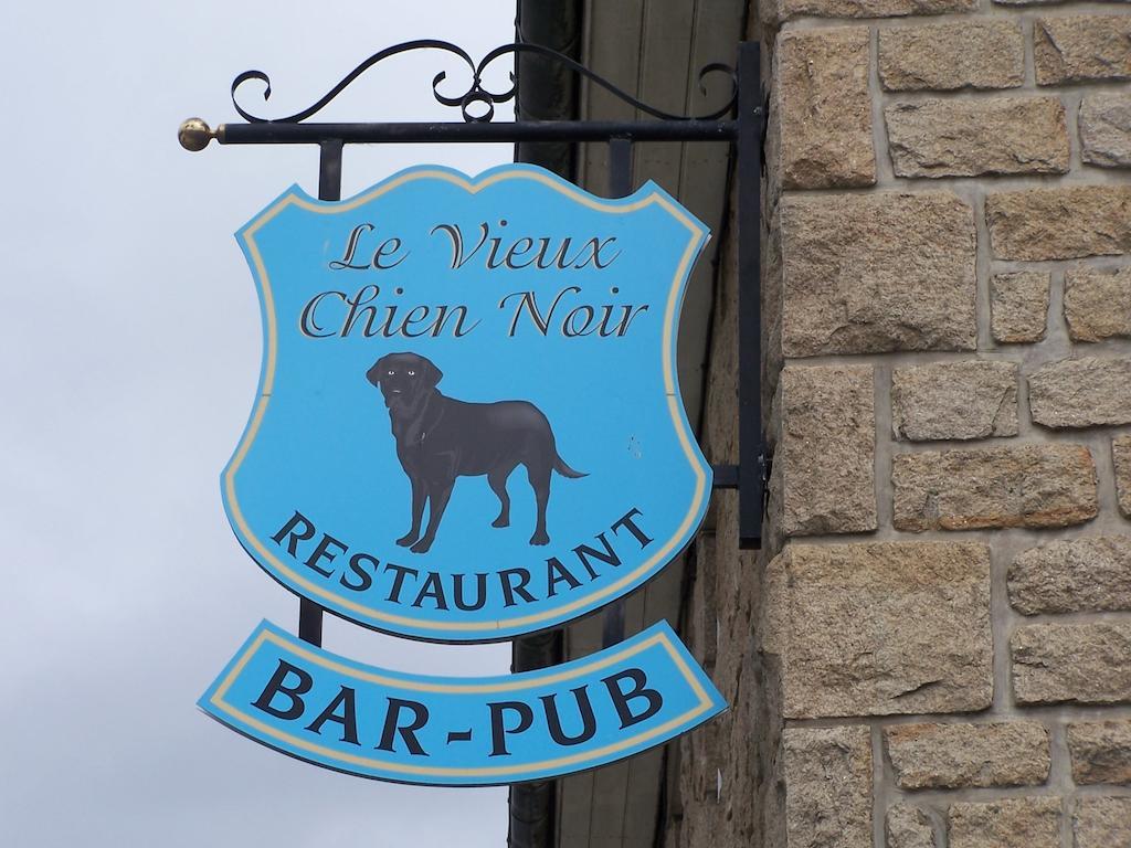 Hotel Le Vieux Chien Noir Évran Esterno foto